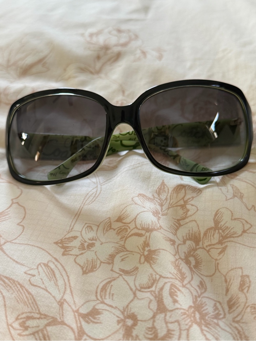 Authentic Coach Ginger Women's Black oversized Sunglasses S496